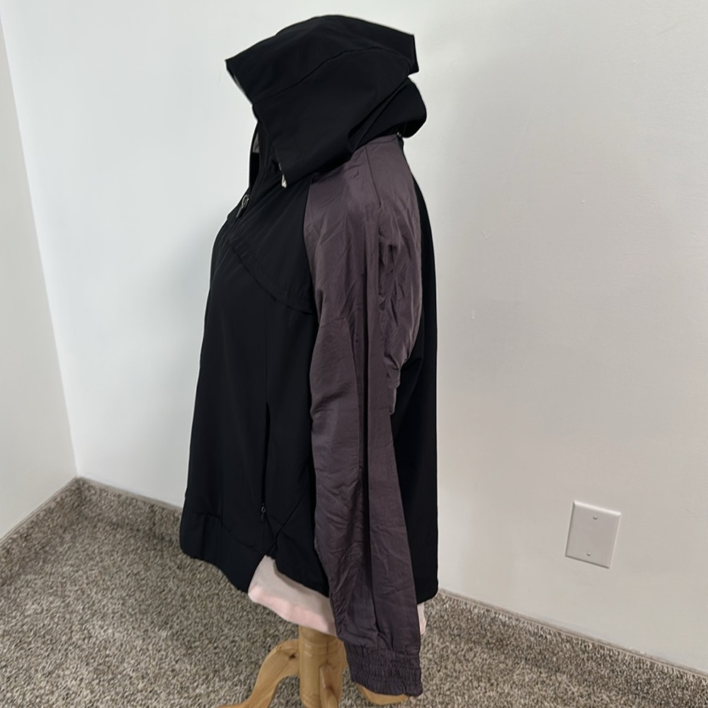 👑 Fabletics Active Jacket - Picture 2 of 5